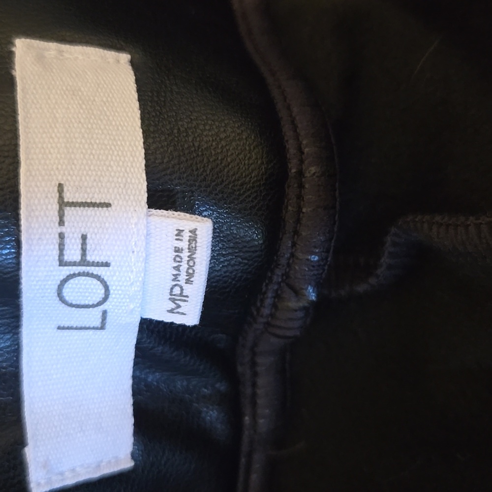 LOFT Black Faux Leather Leggings Sz Medium Petite NWOT - Picture 7 of 8